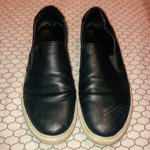 Kenneth Cole Black leather sneakers